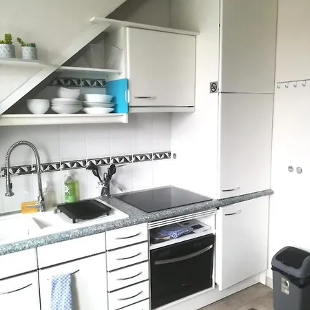 Studio, 15mn De La 5mn De La Rue De La Avec Jouissance Du Jardin Et Parking