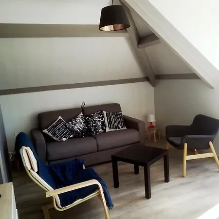 Studio, 15mn De La 5mn De La Rue De La Avec Jouissance Du Jardin Et Parking *