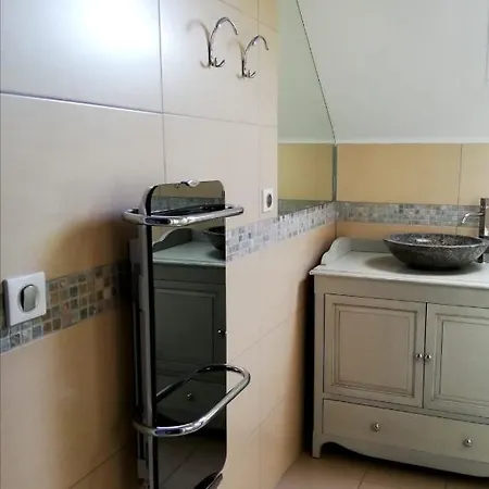 Studio, 15mn De La 5mn De La Rue De La Avec Jouissance Du Jardin Et Parking كابورغ