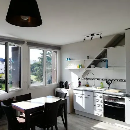 Studio, 15mn De La 5mn De La Rue De La Avec Jouissance Du Jardin Et Parking شقة *