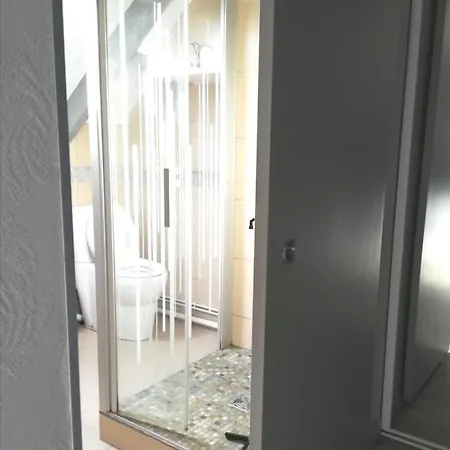 Studio, 15mn De La 5mn De La Rue De La Avec Jouissance Du Jardin Et Parking *