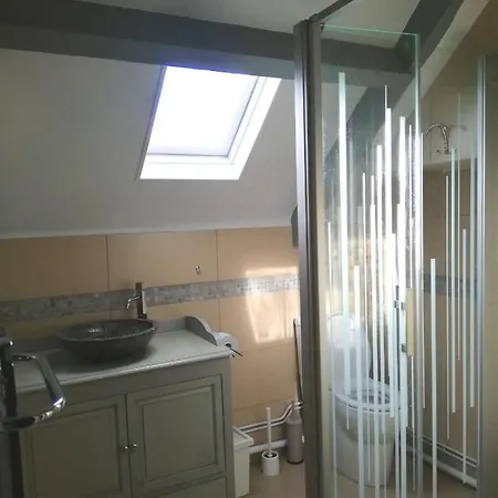 Studio, 15mn De La 5mn De La Rue De La Avec Jouissance Du Jardin Et Parking كابورغ