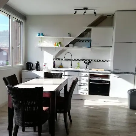 Studio, 15mn De La 5mn De La Rue De La Avec Jouissance Du Jardin Et Parking شقة *