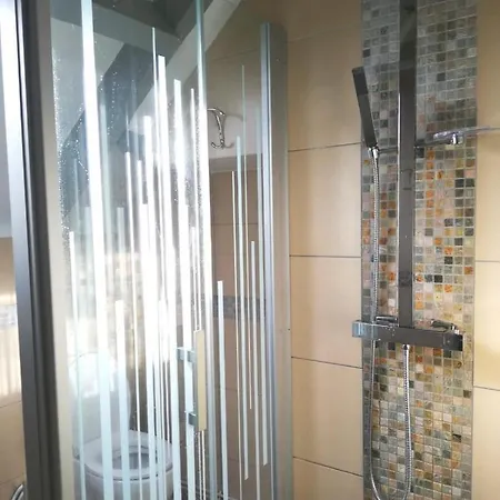 Studio, 15mn De La 5mn De La Rue De La Avec Jouissance Du Jardin Et Parking