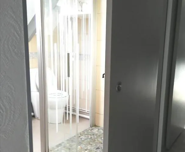 Studio, 15mn De La 5mn De La Rue De La Avec Jouissance Du Jardin Et Parking *