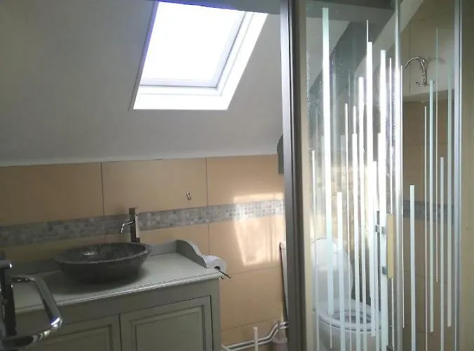 Studio, 15mn De La 5mn De La Rue De La Avec Jouissance Du Jardin Et Parking Кабур