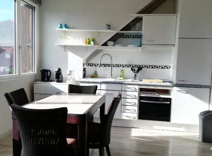 Studio, 15mn De La 5mn De La Rue De La Avec Jouissance Du Jardin Et Parking Апартаменты *