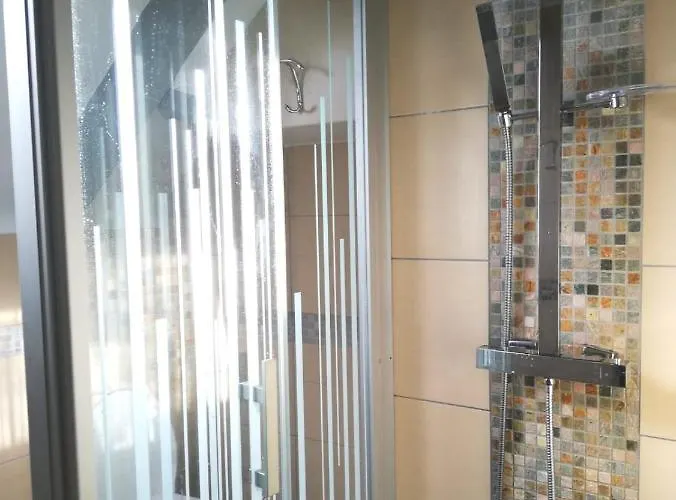 Studio, 15mn De La 5mn De La Rue De La Avec Jouissance Du Jardin Et Parking