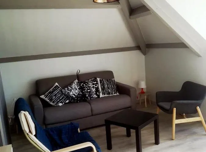 Studio, 15mn De La 5mn De La Rue De La Avec Jouissance Du Jardin Et Parking *